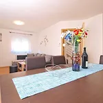 Mala Vala 1332 *