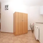 Apartman Mala Vala 1332 *
