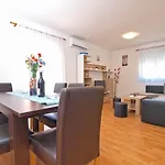 Mala Vala 1332 * Fazana