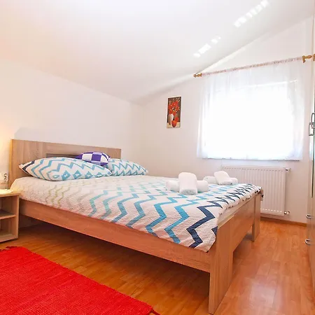 Mala Vala 1332 *