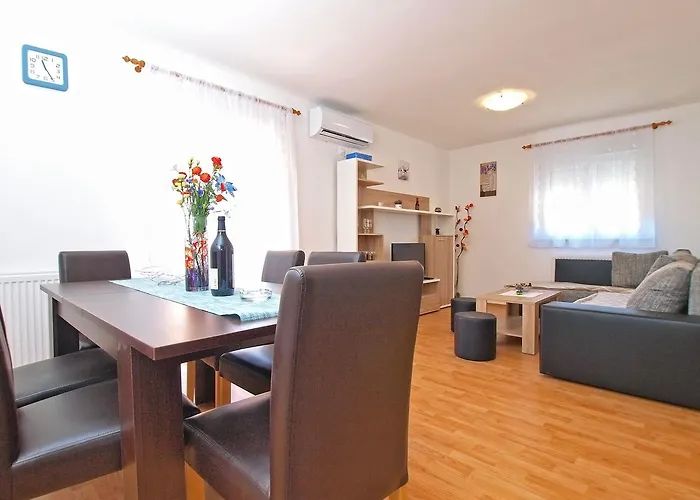 Mala Vala 1332 * Fažana