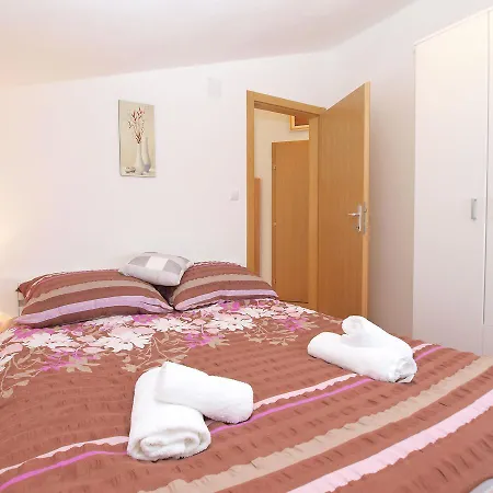 Mala Vala 1332 * Fažana